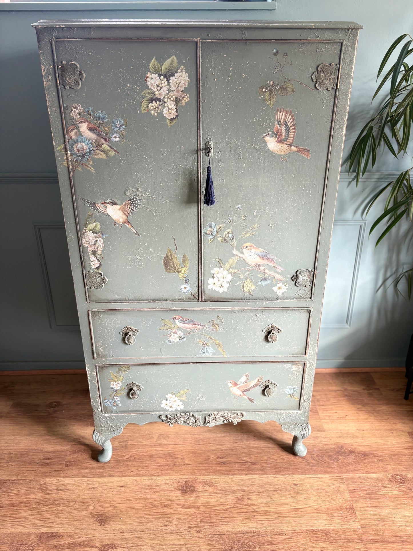 Distressed Shabby Chic Duck Egg Blue Bird Cocktail Drinks Storage Cabinet Cupboard