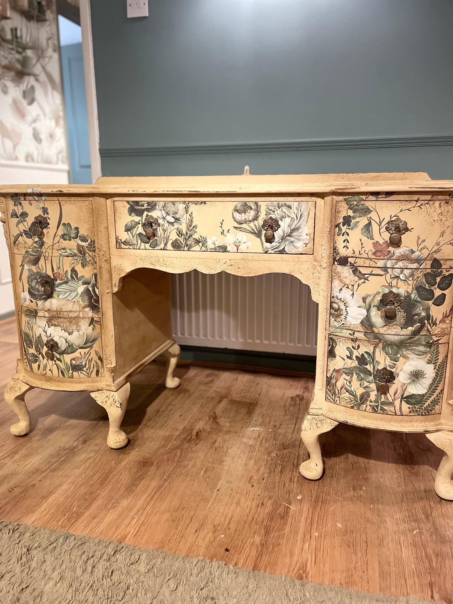 Beautiful Antique Peach Cream Vintage Dressing Table Desk