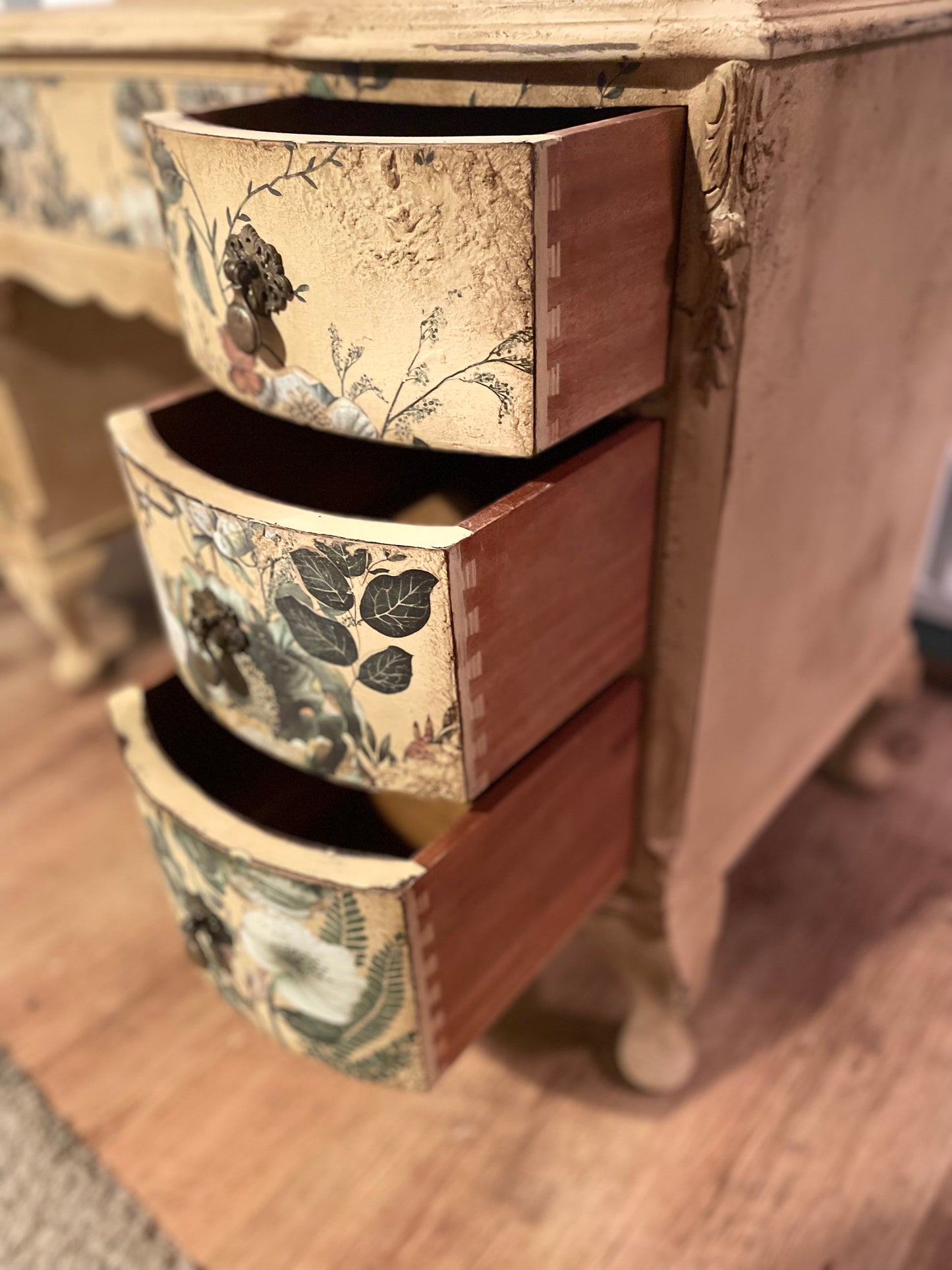 Beautiful Antique Peach Cream Vintage Dressing Table Desk