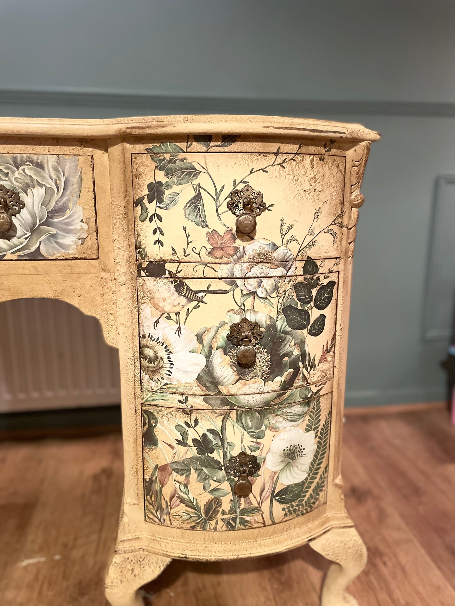 Beautiful Antique Peach Cream Vintage Dressing Table Desk